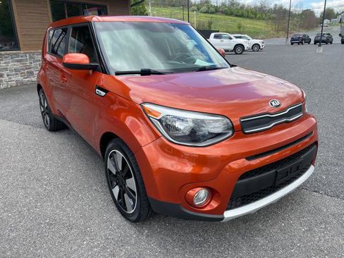 Used 2018 Kia Soul + FWD image 11
