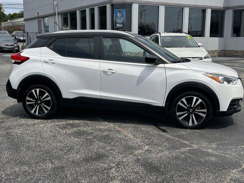 Used 2018 Nissan Kicks SV FWD image 4