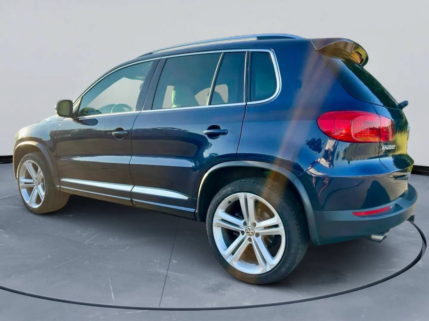 Used 2014 Volkswagen Tiguan R-Line AWD/4WD image 3