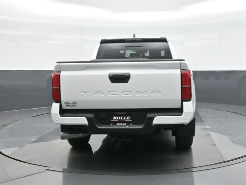 Used 2026 Toyota Tacoma SR5 AWD/4WD image 7
