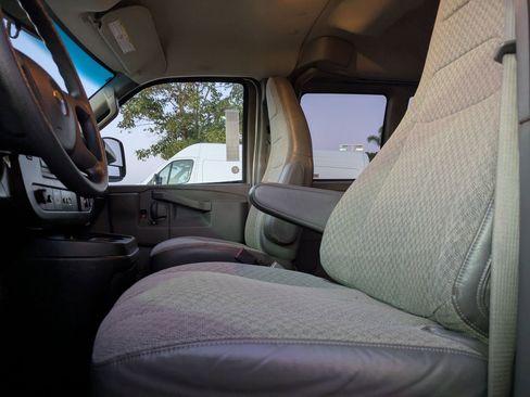 Used 2017 Chevrolet Express 3500 LT w/ LT Preferred Equipment Group image 15