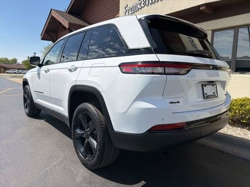 Certified 2023 Jeep Grand Cherokee Limited w/ Black Appearance Package AWD/4WD image 9