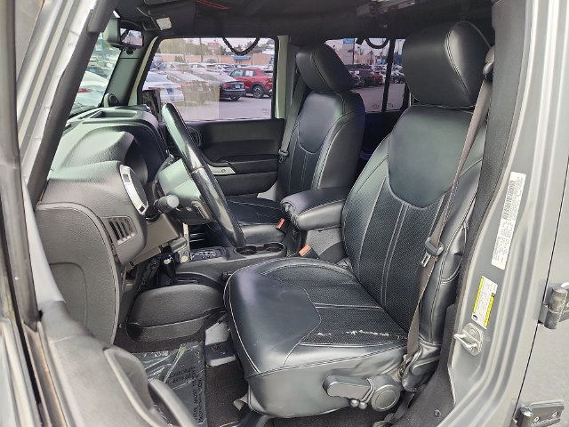 Used 2014 Jeep Wrangler Unlimited Sahara w/ Connectivity Group AWD/4WD image 15