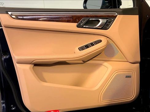 Used 2022 Porsche Macan S image 25