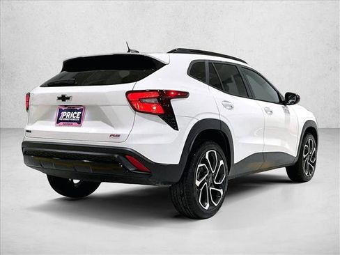 Used 2026 Chevrolet Trax RS FWD image 2