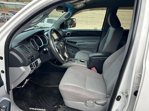 Used 2015 Toyota Tacoma 4x4 Double Cab w/ SR5 Package image 9
