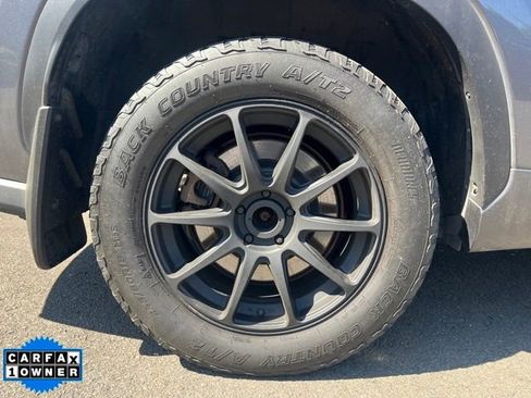 Used 2021 Toyota Highlander XLE AWD/4WD image 10
