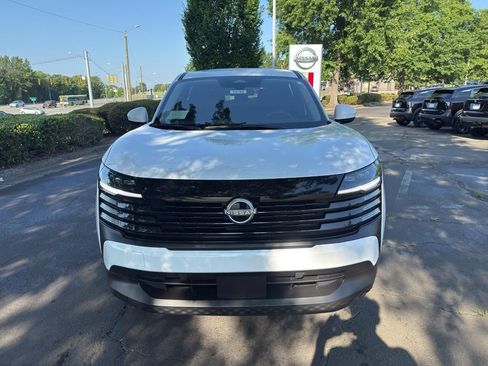 New 2025 Nissan Kicks SV image 2