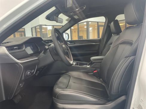 Used 2025 Jeep Grand Cherokee L Limited w/ Black Appearance Package image 2