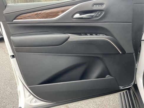 Used 2021 Cadillac Escalade Premium Luxury Platinum image 17