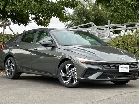 New 2025 Hyundai Elantra Sport image 2