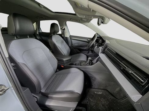 Used 2025 Volkswagen Jetta SE FWD image 28