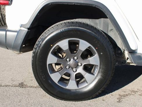 Used 2018 Jeep Wrangler Unlimited Sahara image 37