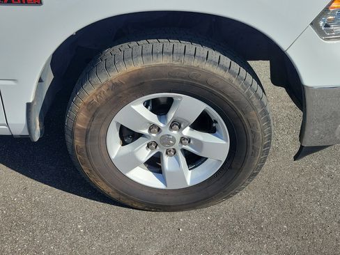 Used 2019 RAM 1500 Classic SLT image 39