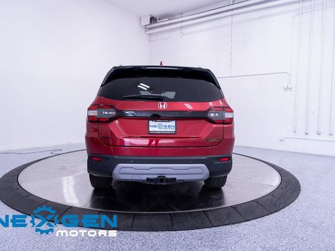 Used 2025 Honda Pilot TrailSport image 33