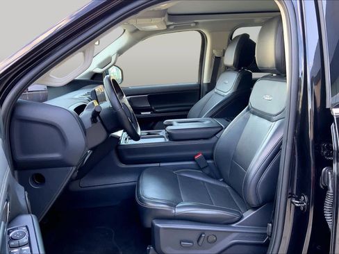 Used 2026 Ford Expedition Platinum w/ Driver's Package AWD/4WD image 8