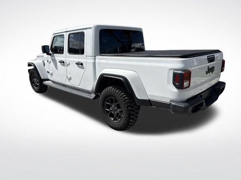 Used 2025 Jeep Gladiator Sport AWD/4WD image 3