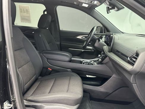 Used 2025 Chevrolet Traverse LT w/ Sun and Wheel Package FWD image 15