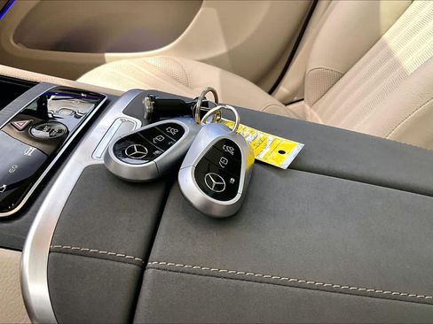 Used 2023 Mercedes-Benz EQS 580 4MATIC SUV image 14