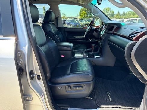 Used 2011 Lexus LX 570 4WD w/ Luxury Pkg image 9