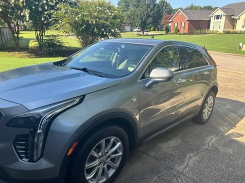 Used 2023 Cadillac XT4 Luxury w/ Cold Weather Package FWD image 1