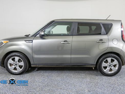 Used 2018 Kia Soul FWD image 4
