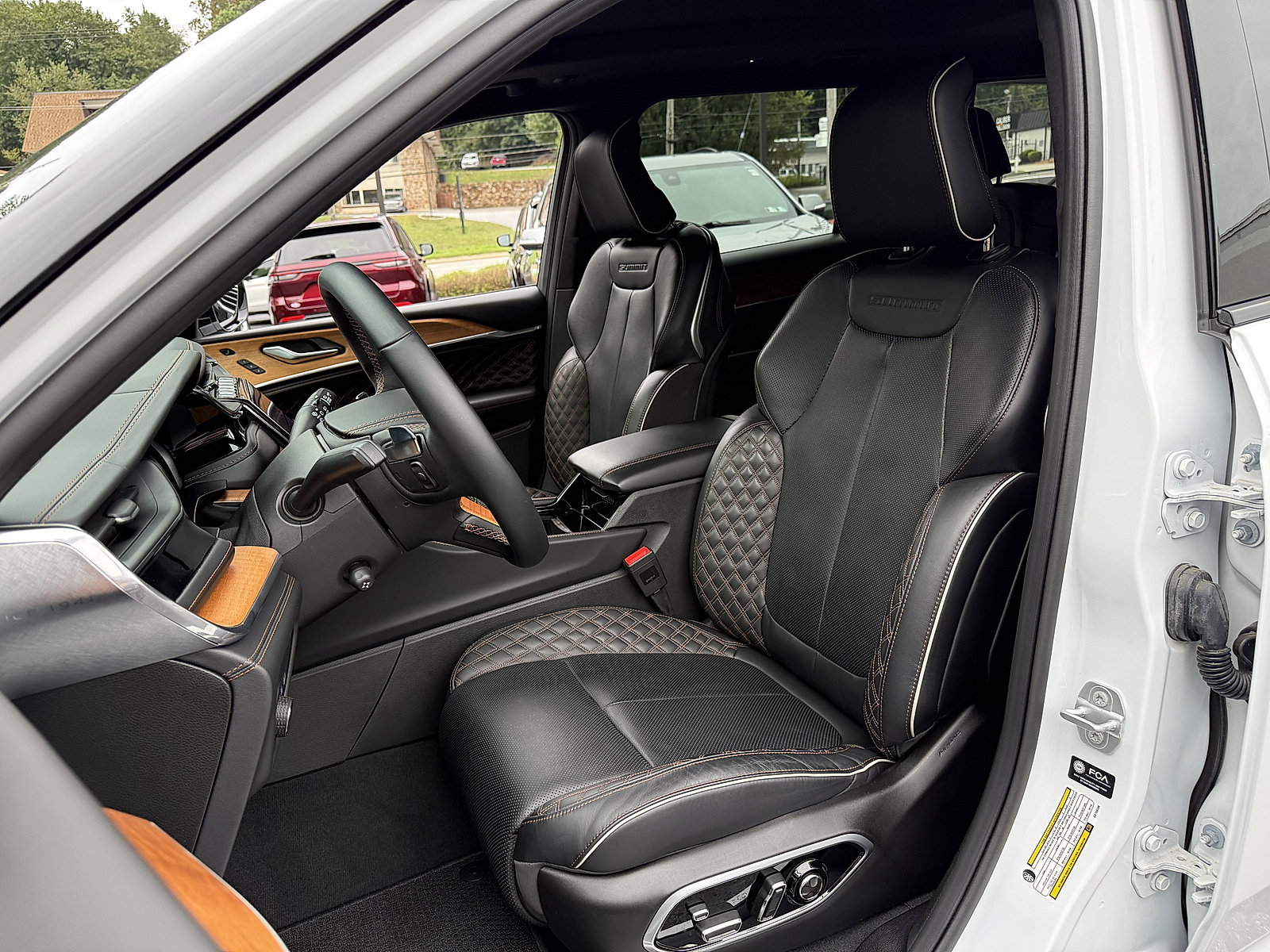 Certified 2025 Jeep Grand Cherokee L Summit AWD/4WD image 14