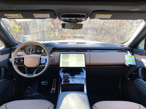 New 2025 Land Rover Range Rover Sport Dynamic SE image 18