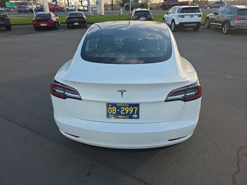 Used 2019 Tesla Model 3 Standard Range image 4