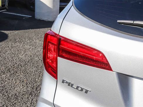 Used 2017 Honda Pilot Elite image 8