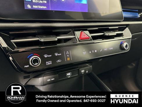 Used 2023 Kia Niro EX image 9