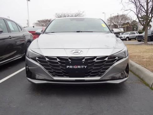 Used 2023 Hyundai Elantra Limited image 2