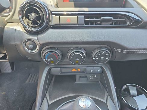 Certified 2022 MAZDA MX-5 Miata Club RWD image 22