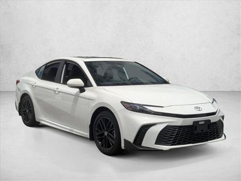 Used 2025 Toyota Camry SE FWD image 4