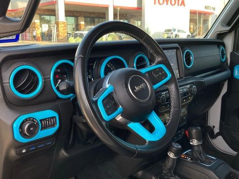 Used 2022 Jeep Wrangler Unlimited Sahara AWD/4WD image 9