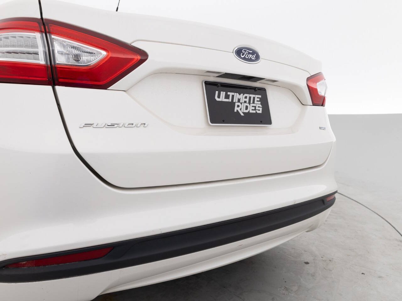 Used 2014 Ford Fusion SE FWD image 16