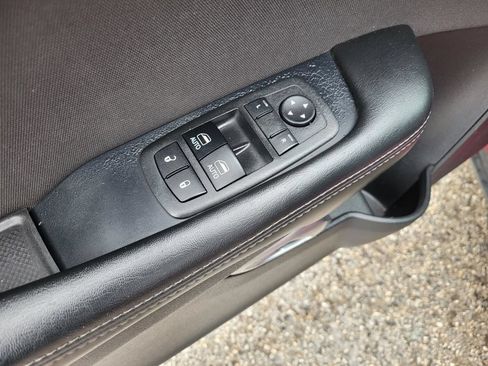 Used 2017 Dodge Challenger SXT w/ Driver Convenience Group RWD image 12