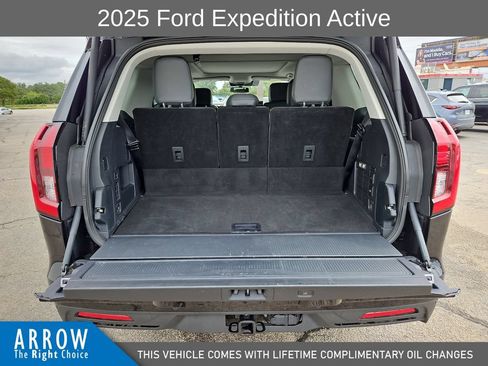 Used 2025 Ford Expedition Active AWD/4WD image 18