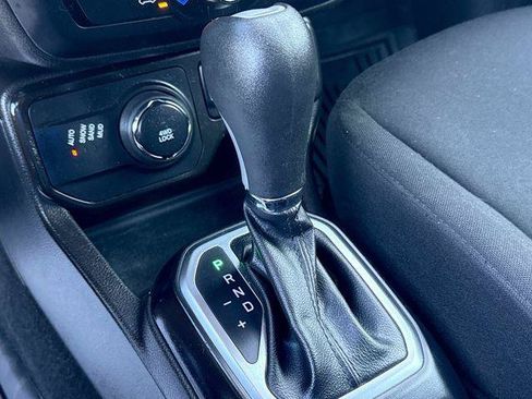 Used 2023 Jeep Renegade Latitude AWD/4WD image 23