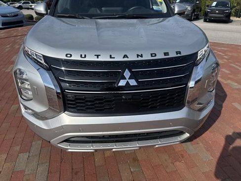 Used 2025 Mitsubishi Outlander SE AWD/4WD image 22