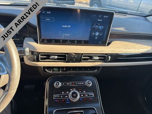 Used 2021 Lincoln Nautilus Reserve image 13