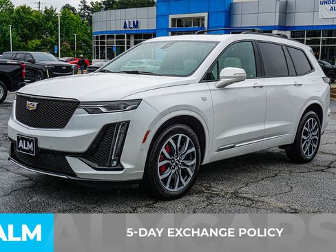 Used 2023 Cadillac XT6 Sport w/ Technology Package AWD/4WD image 4