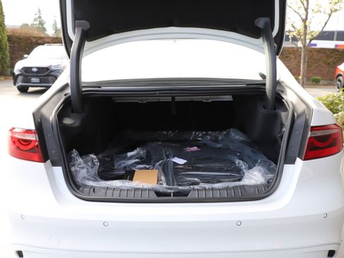 New 2024 Jaguar XF R-Dynamic SE AWD/4WD image 15