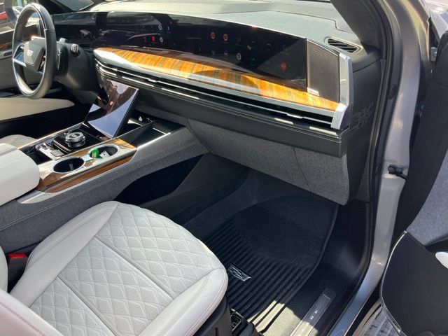 Certified 2025 Cadillac Escalade ESV Sport Platinum w/ LPO, Floor Liner Package AWD/4WD image 47