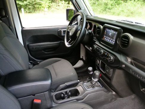 Used 2022 Jeep Wrangler Sport image 33