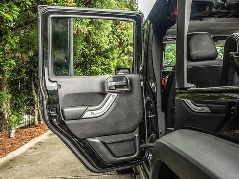 Used 2014 Jeep Wrangler Unlimited Rubicon AWD/4WD image 28