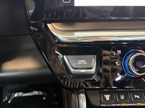 Used 2024 GMC Sierra 3500 Denali Ultimate AWD/4WD image 18