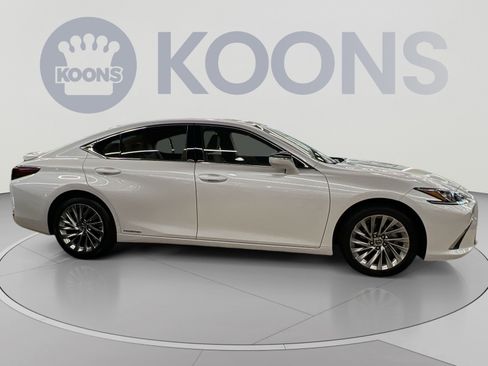 Used 2022 Lexus ES 300h w/ Accessory Package FWD image 7