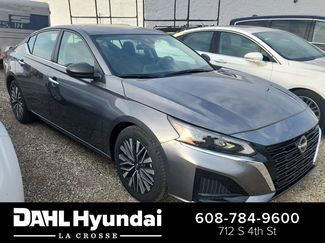 Used 2024 Nissan Altima 2.5 SV video 1