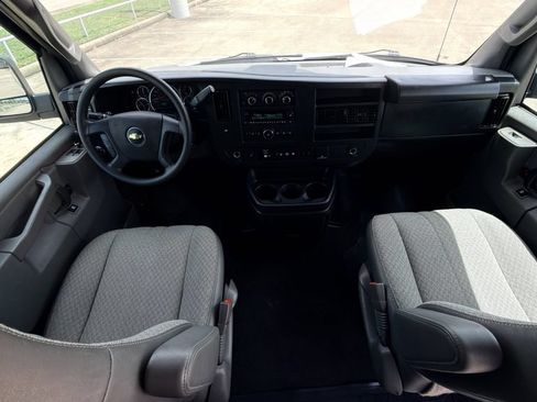 Used 2025 Chevrolet Express 3500 LT w/ LT Preferred Equipment Group RWD image 12
